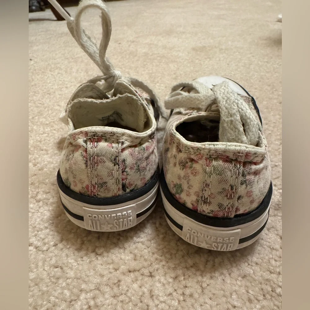 Converse Toddler Girl Size 6 Floral